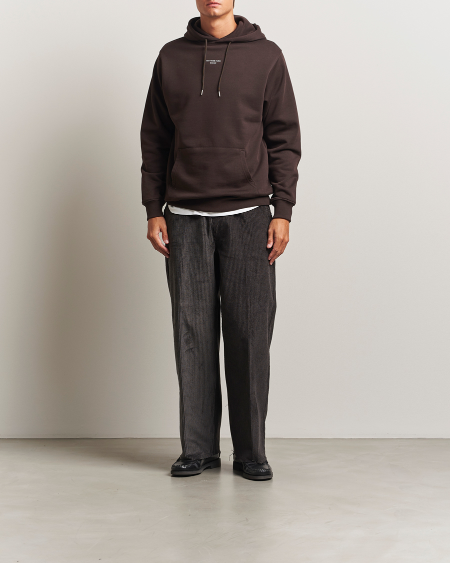 Herr | Tröjor | Drôle de Monsieur | Classic Slogan Hoodie Dark Brown