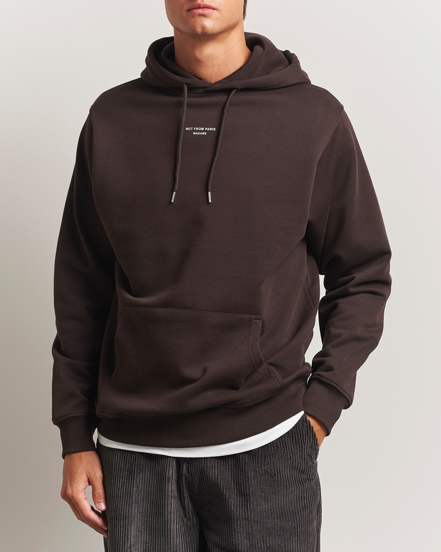 Herr | Tröjor | Drôle de Monsieur | Classic Slogan Hoodie Dark Brown