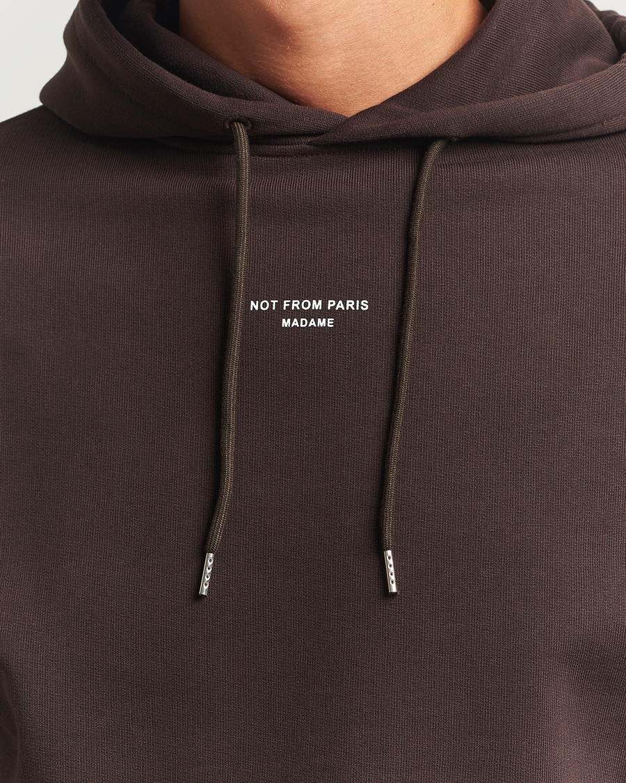 Herr | Tröjor | Drôle de Monsieur | Classic Slogan Hoodie Dark Brown