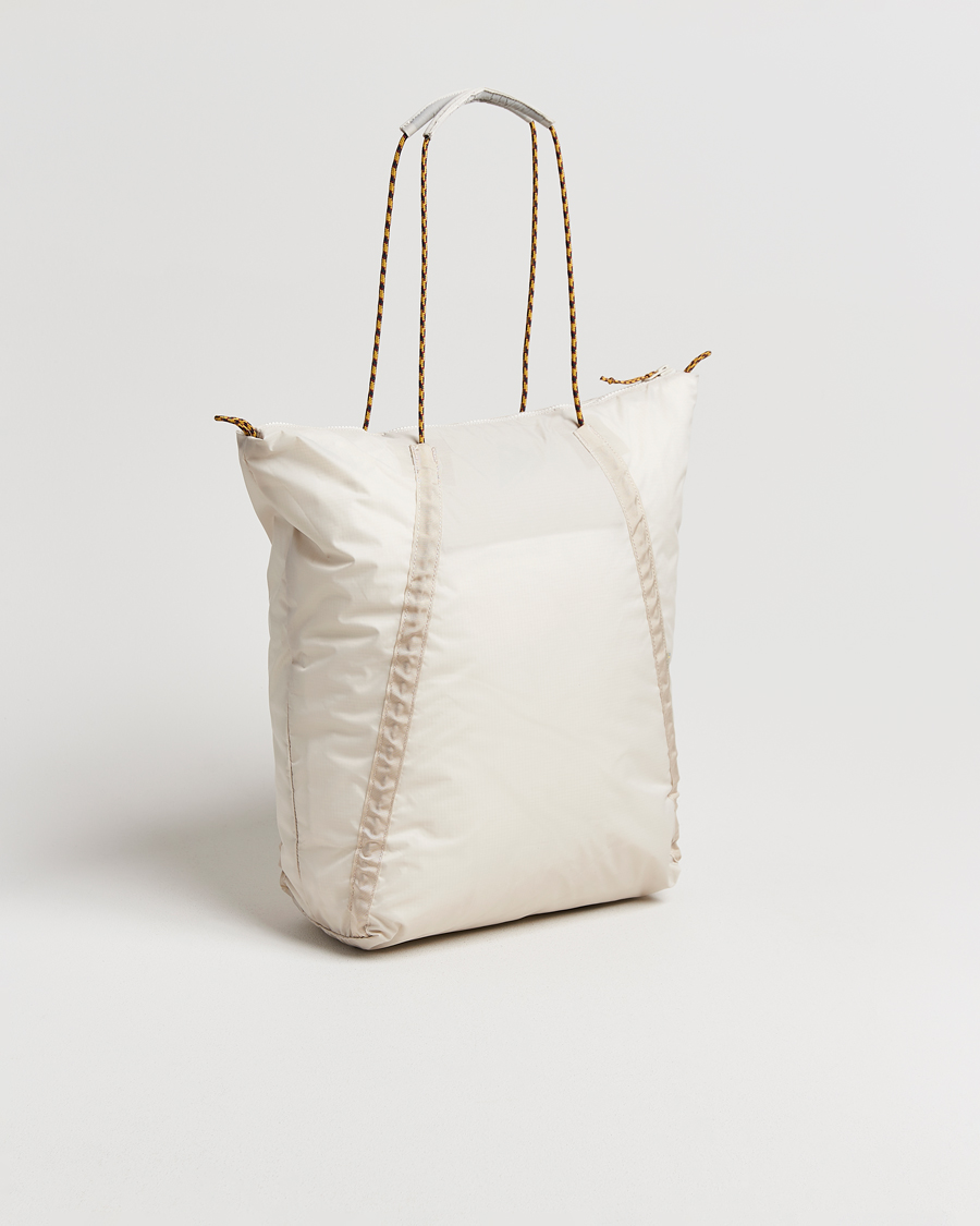 Herr | Väskor | Klättermusen | Gebo 23L Lightweight Totebag Putty Grey