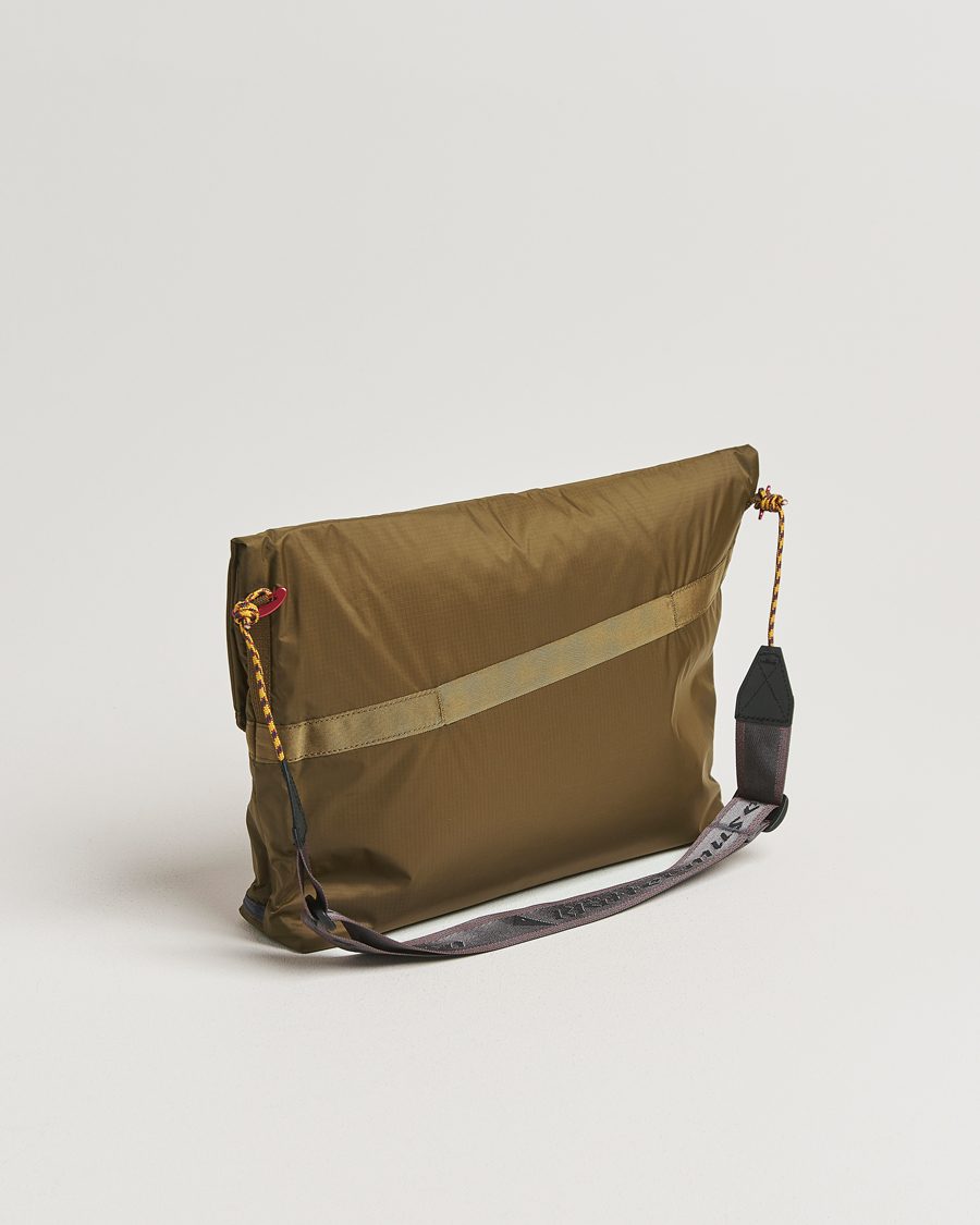 Herr | Väskor | Klättermusen | Grid Messenger Bag Olive