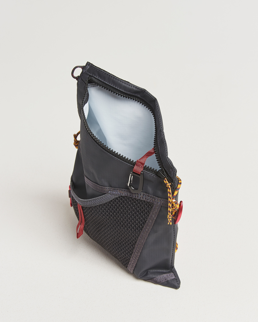 Herr | Väskor | Klättermusen | Hrid WP 1,5L Accessory Bag Raven