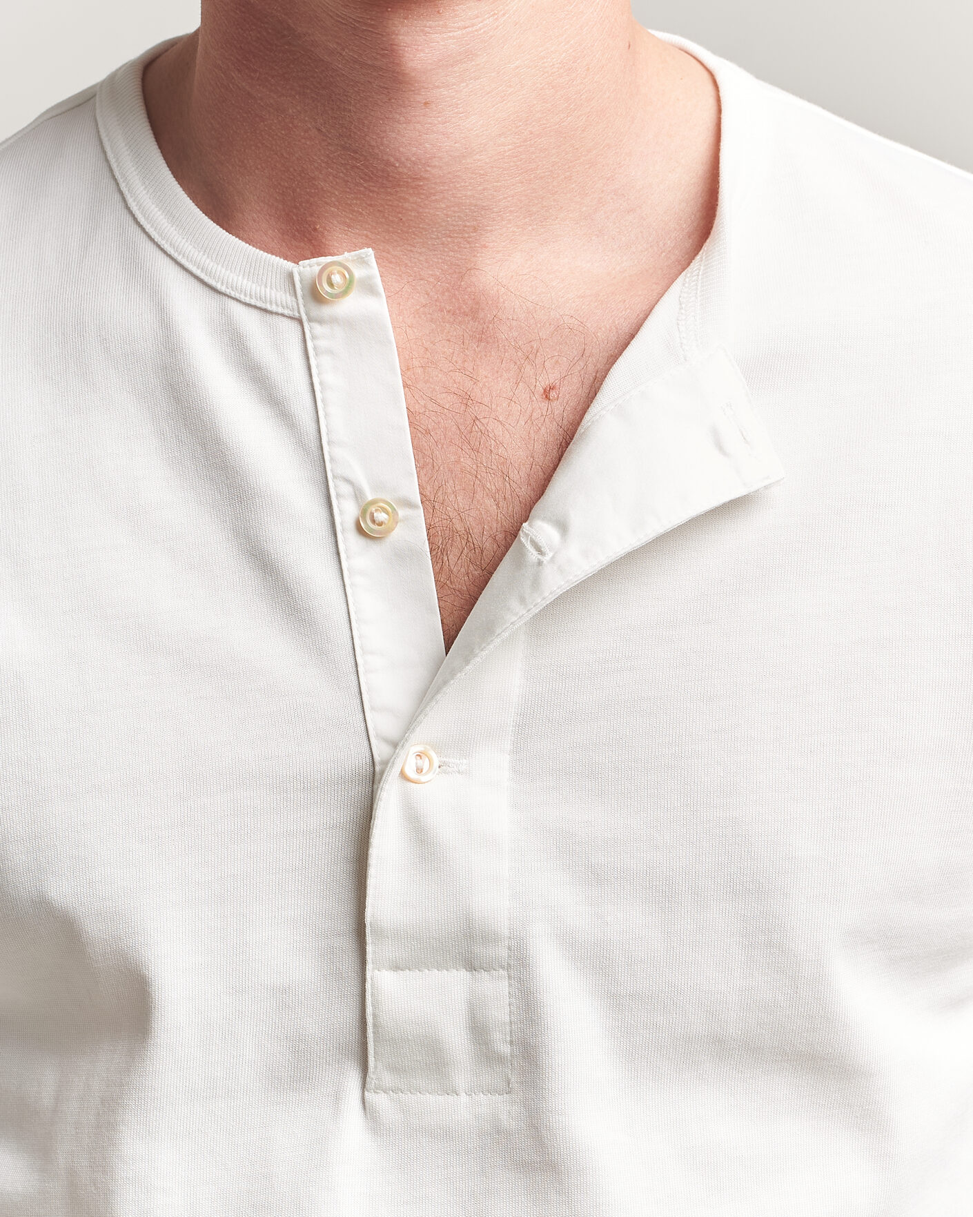 Herr | T-Shirts | Merz b. Schwanen | Classic Fit Sturdy Organic Cotton Henley White
