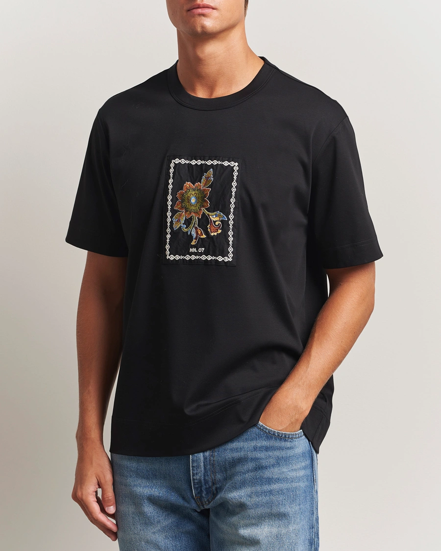 Herr | T-Shirts | NN07 | Pedro Mercerized Flower T-Shirt Black