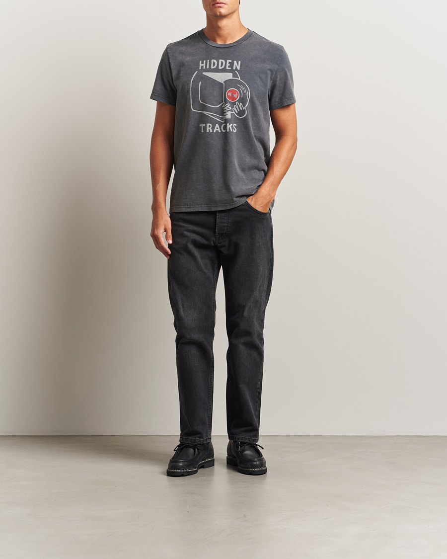 Herr | T-Shirts | Nudie Jeans | Roy Hidden Track T-Shirt Antracite