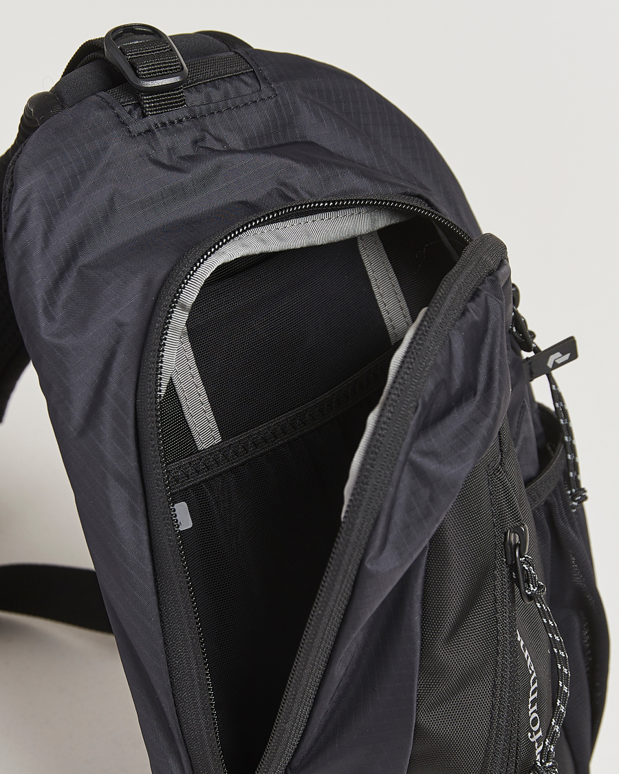 Herr | Väskor | Peak Performance | Outdoor Slingbag Black