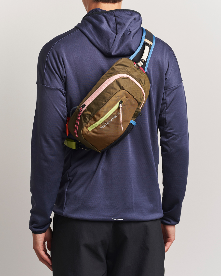Herr | Väskor | Peak Performance | Outdoor Slingbag Meadow Moss