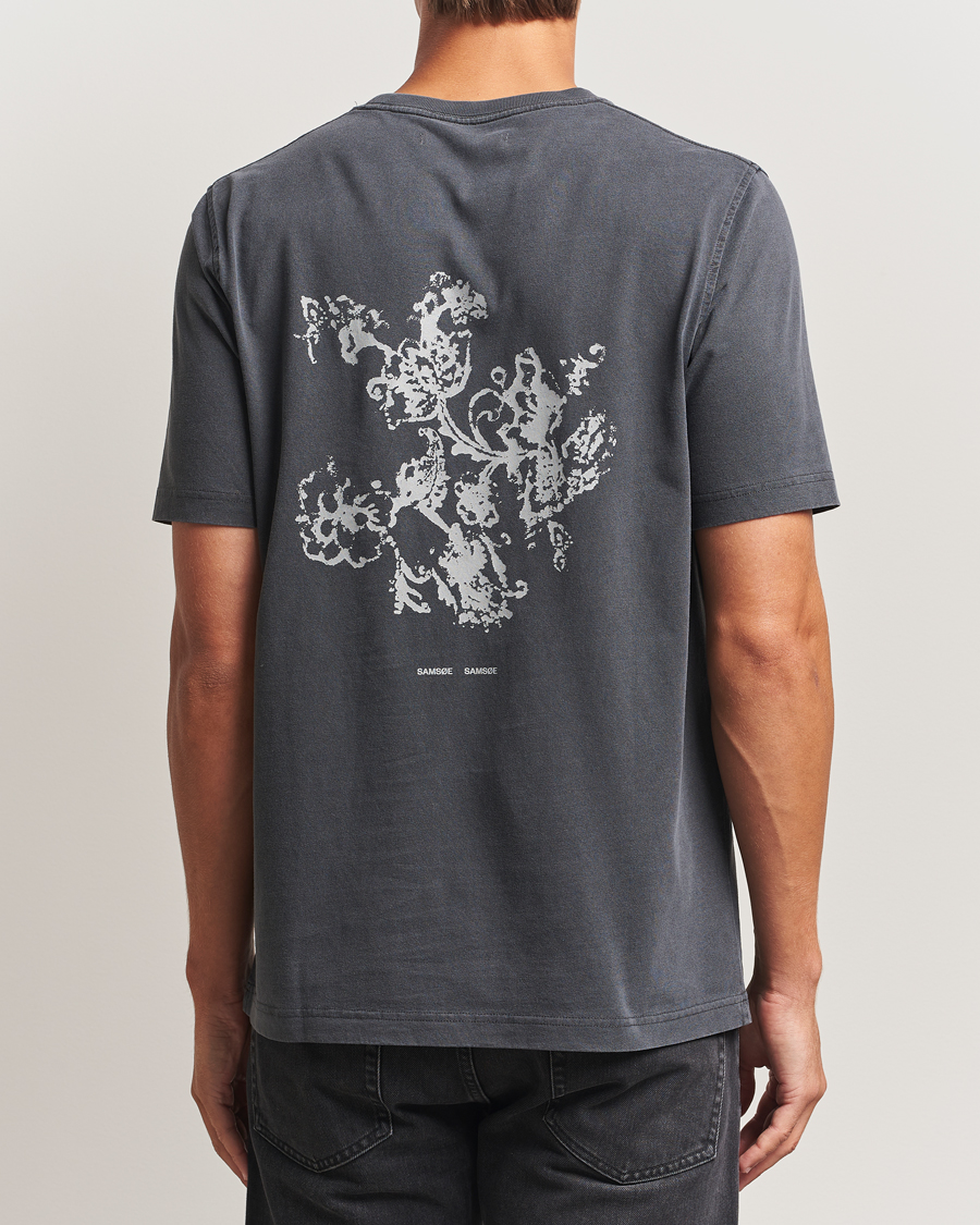Herr | T-Shirts | Samsøe Samsøe | Phil Printed Crew Neck T-Shirt Washed Black