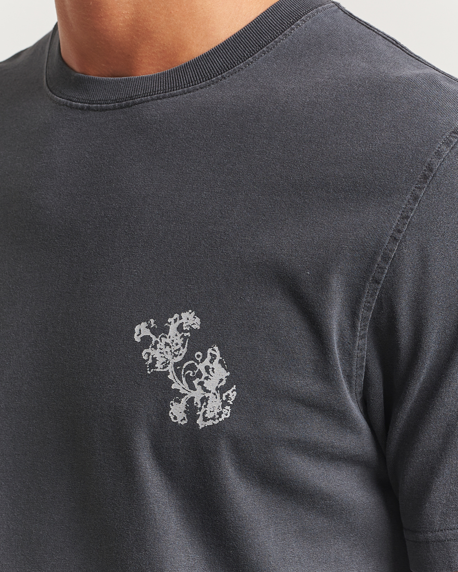 Herr | T-Shirts | Samsøe Samsøe | Phil Printed Crew Neck T-Shirt Washed Black