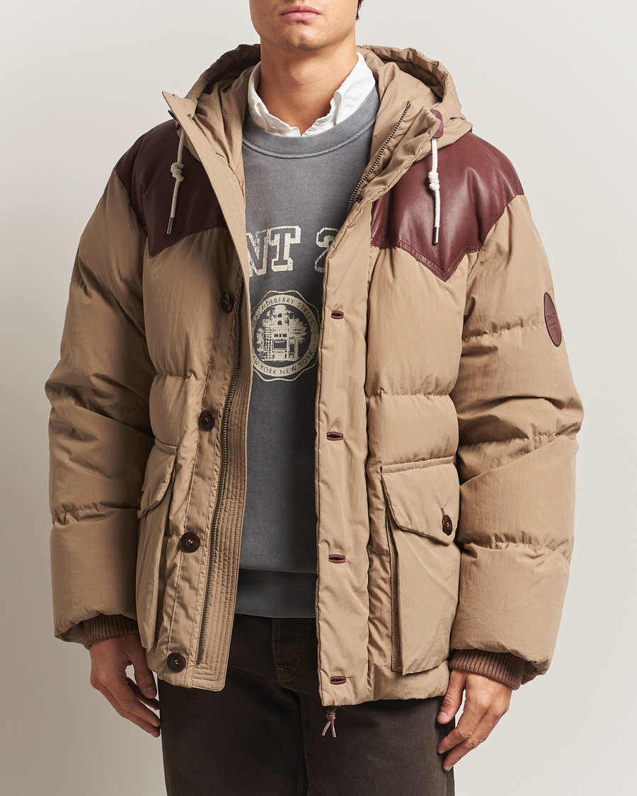 Herr | Jackor | GANT 240 Mulberry Street | Cotton Down Hooded Jacket Carmel Beige