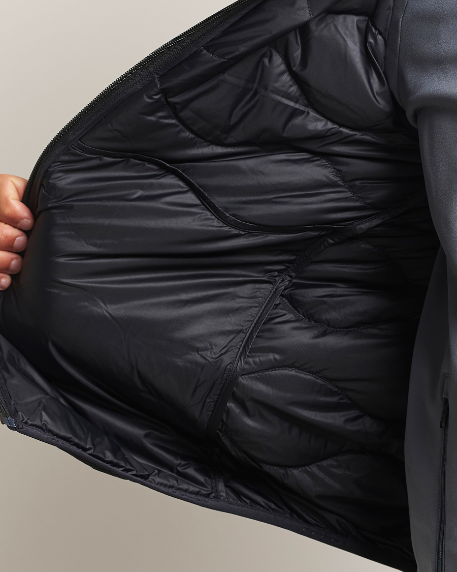 Herr | Västar | Peak Performance | Helium Down Vest Black