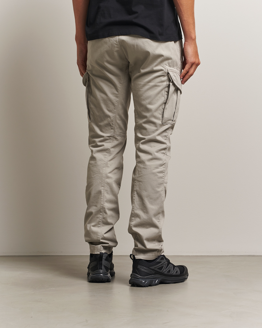 Herr | Byxor | C.P. Company | Stretch Satin Lens Cargo Pants Grey