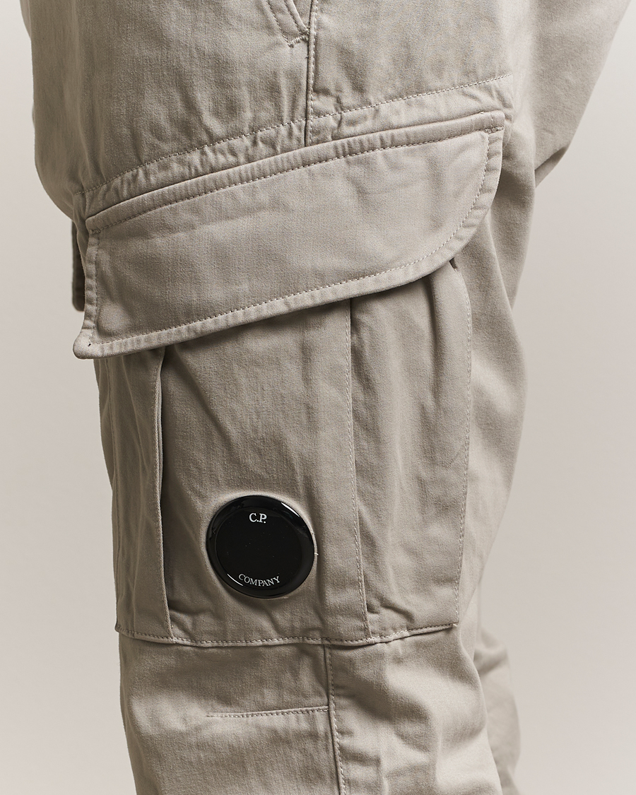Herr | Byxor | C.P. Company | Stretch Satin Lens Cargo Pants Grey