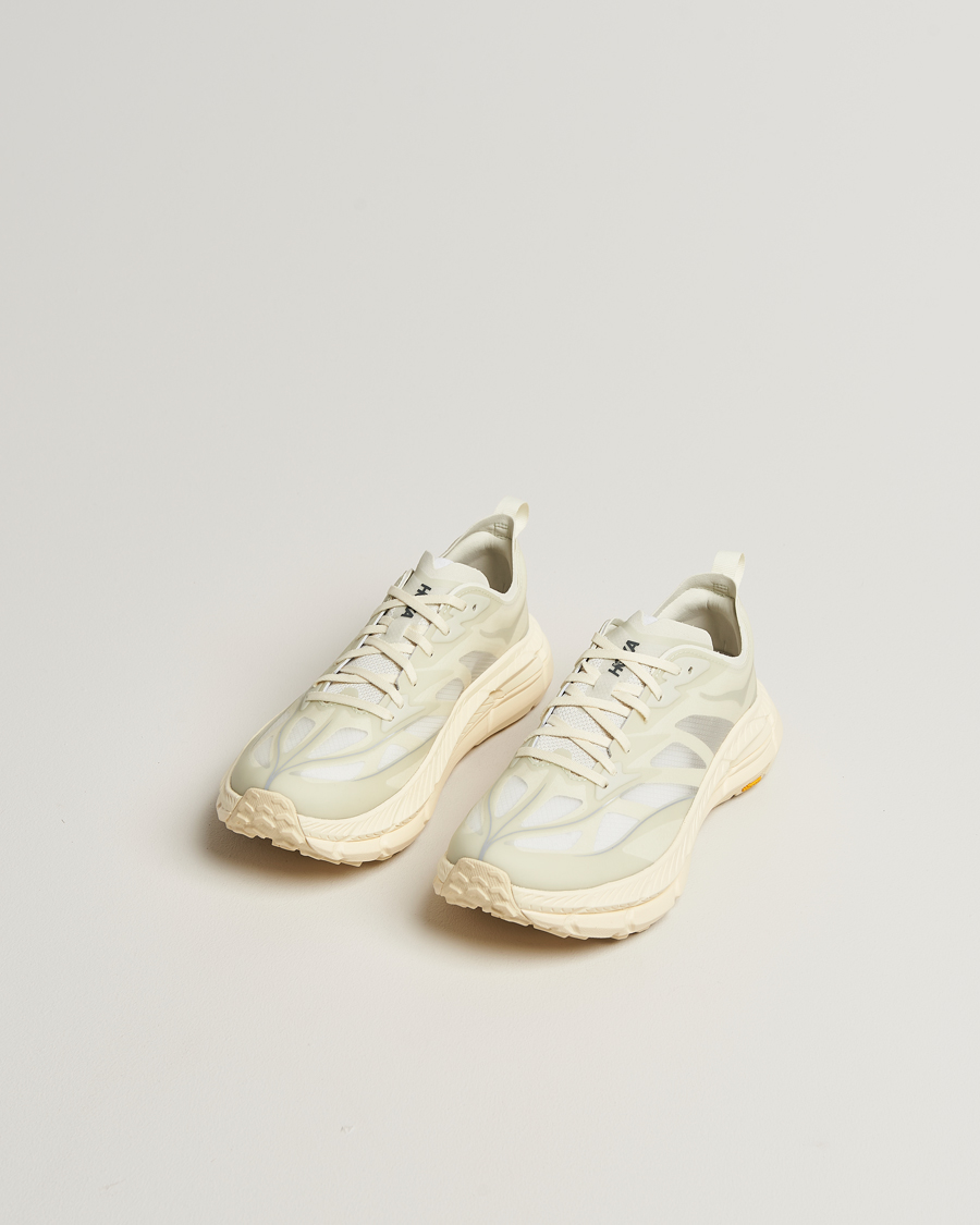 Herr | Sneakers | Hoka | One Mafate Speed 4 Lite Truffle Salt/Vintage Yellow