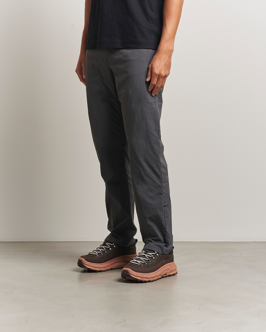 Herr | Trail Sneakers | Hoka | One Tor Summit Cast Iron/Walnut