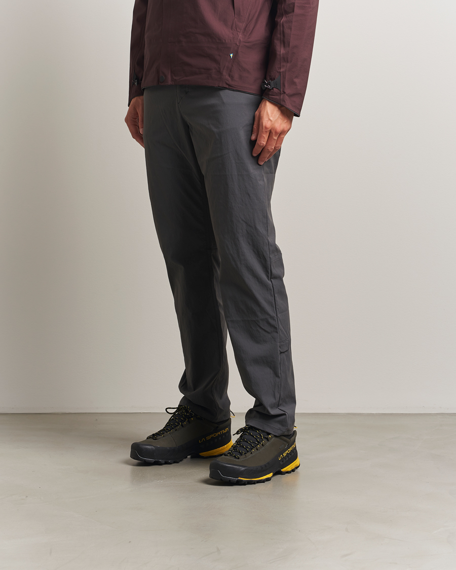 Herr | Trail Sneakers | La Sportiva | TX5 GTX Hiking Shoes Carbon/Yellow