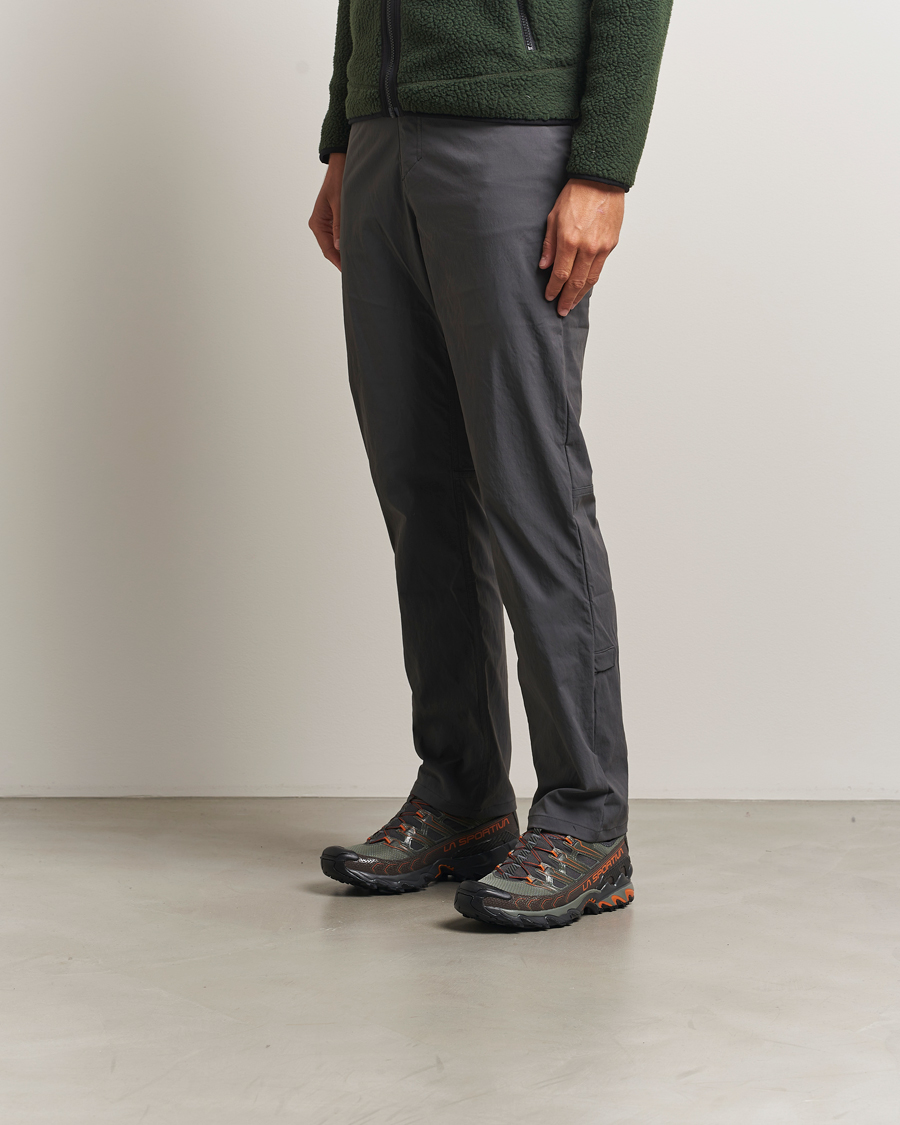 Herr | Trail Sneakers | La Sportiva | Ultra Raptor II Carbon/Hawaiian Sun