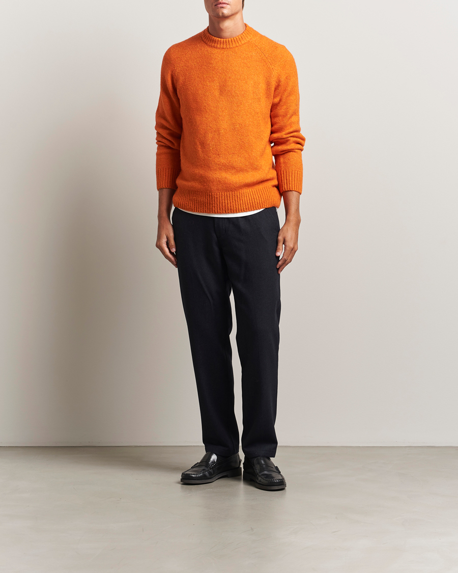 Herr | Tröjor | LES DEUX | Gillbert Knitted Crewneck Gold Flame