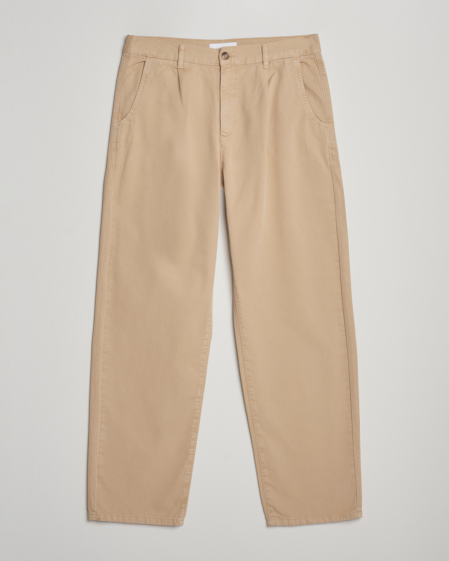 Herr | Byxor | LES DEUX | Romeo Pleated Chino Pants Irish Cream