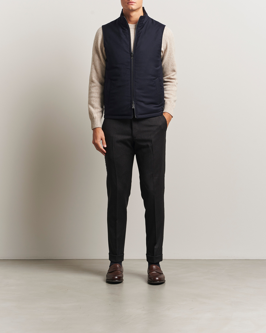 Herr | Västar | Oscar Jacobson | Nylon/Wool Reversible Vest Navy