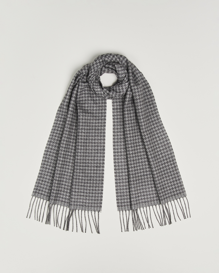 Herr | Piacenza Cashmere Cashmere/Silk Houndstooth Scarf Light Grey | Piacenza Cashmere | Cashmere/Silk Houndstooth Scarf Light Grey