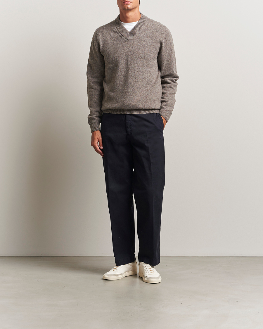 Herr | Tröjor | Sunspel | Knitted Lambswool V-Neck Bark