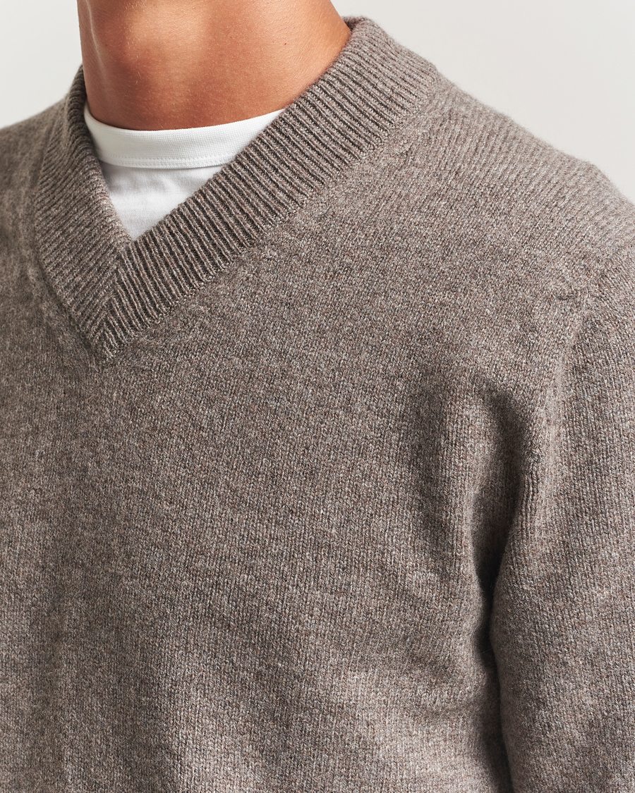 Herr | Tröjor | Sunspel | Knitted Lambswool V-Neck Bark