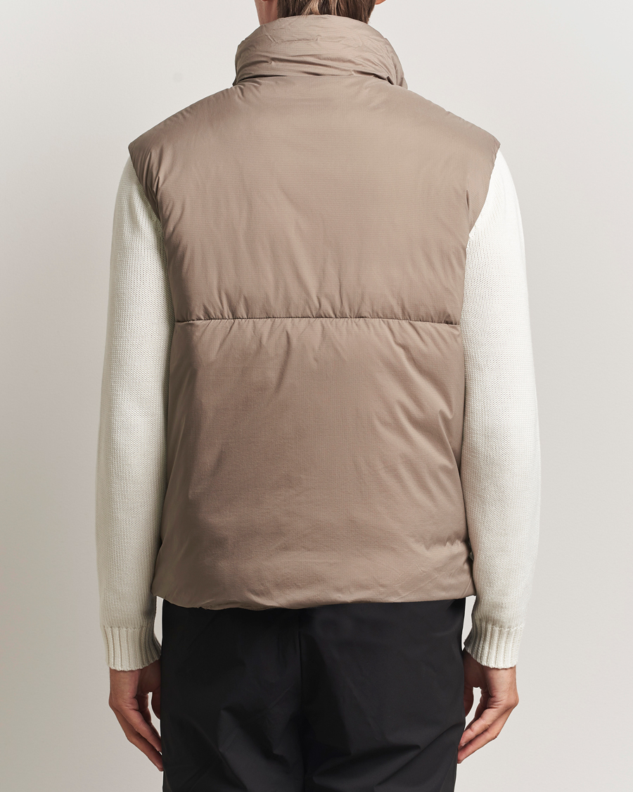 Herr | Västar | Canada Goose Black Label | Lodge Vest Taupe