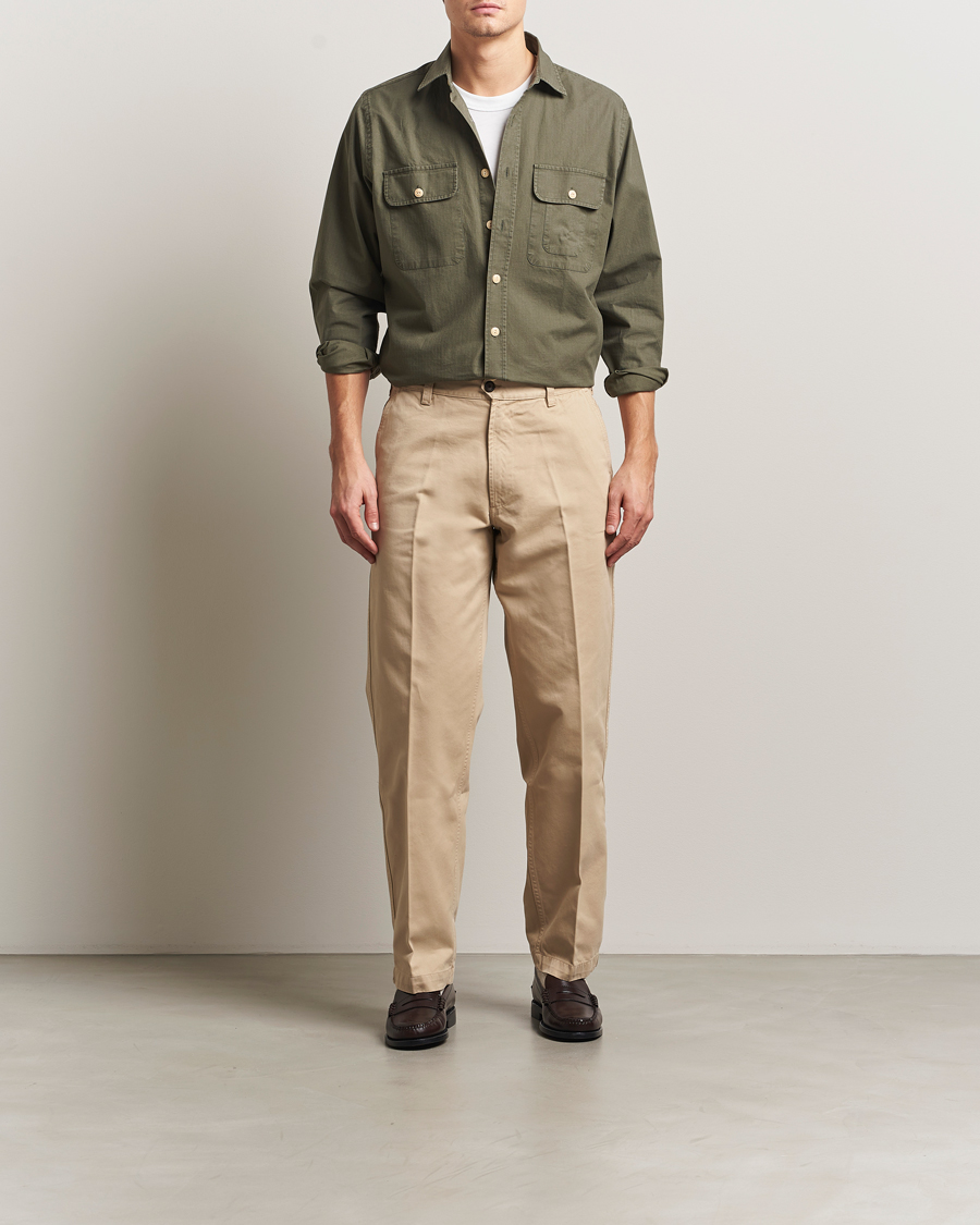 Herr | Byxor | Drake's | Flat Front Peached Cotton Chino Sand