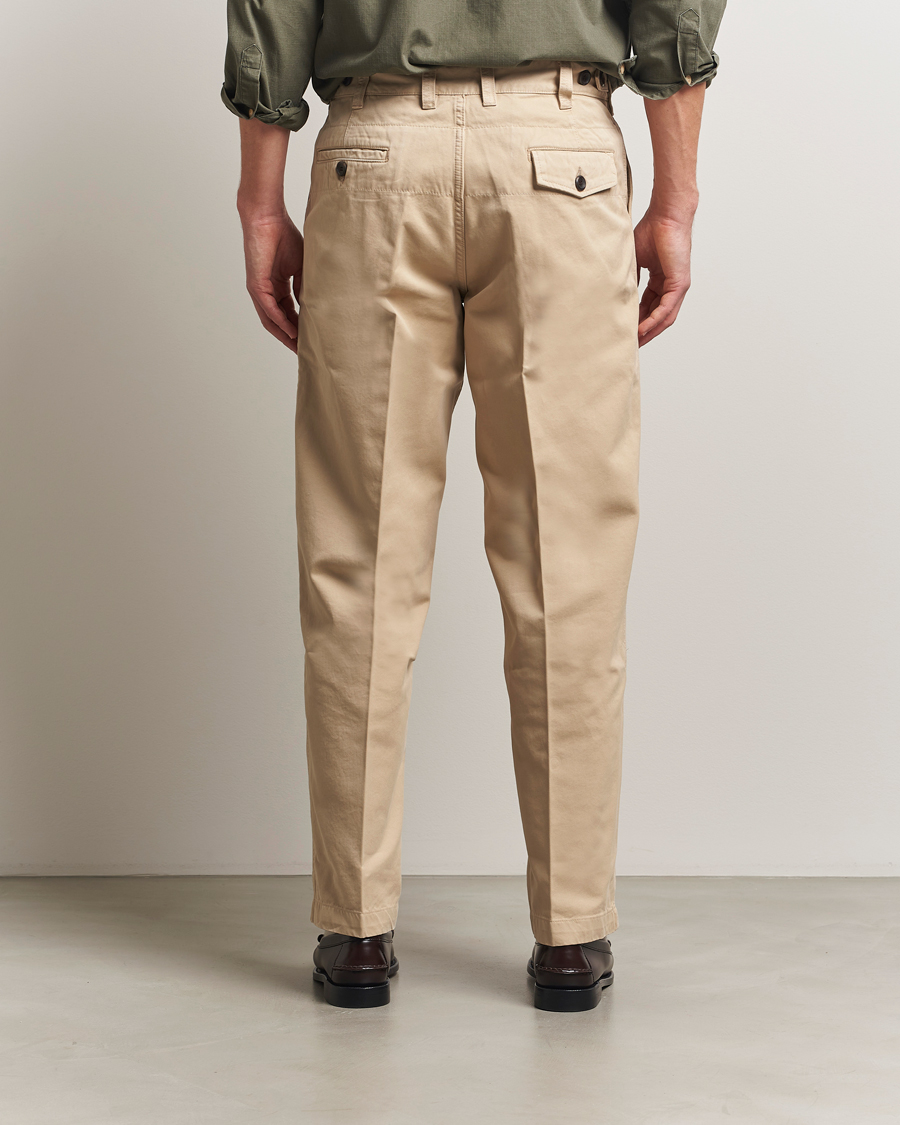 Herr | Byxor | Drake's | Flat Front Peached Cotton Chino Sand