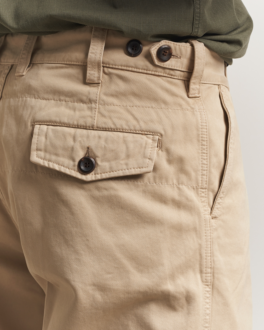 Herr | Byxor | Drake's | Flat Front Peached Cotton Chino Sand