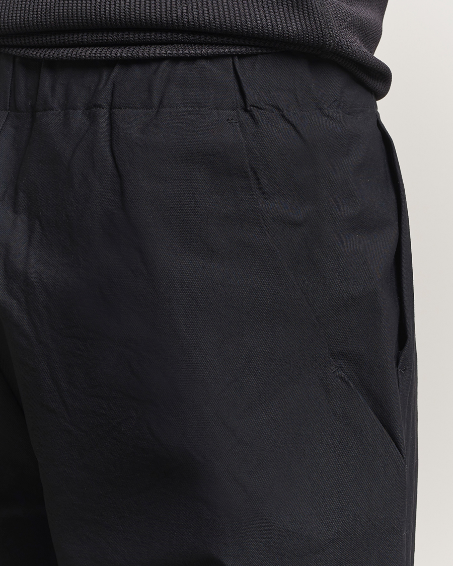 Herr | Byxor | Goldwin | One Tuck Tapered Pants Black