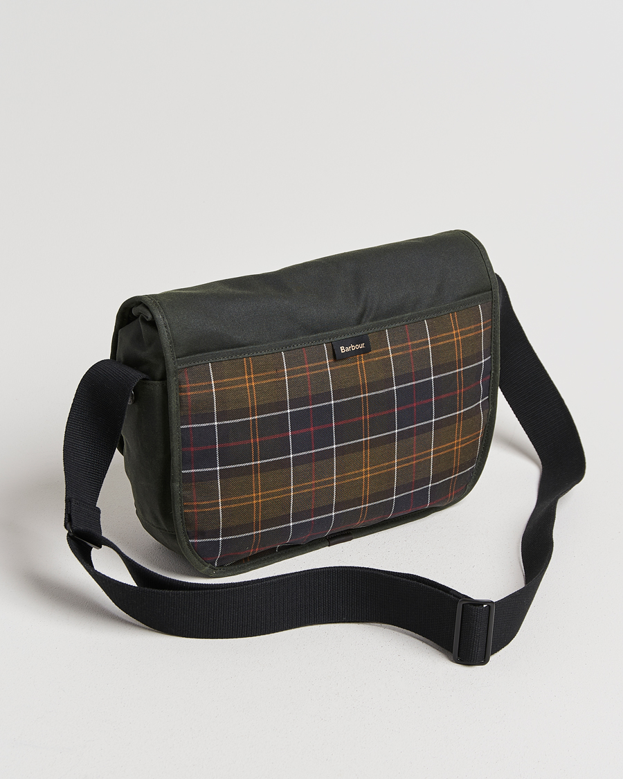 Herr | Väskor | Barbour Lifestyle | Field Wax Riever Crossbody Bag Sage