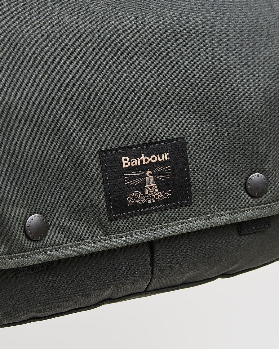 Herr | Väskor | Barbour Lifestyle | Field Wax Riever Crossbody Bag Sage