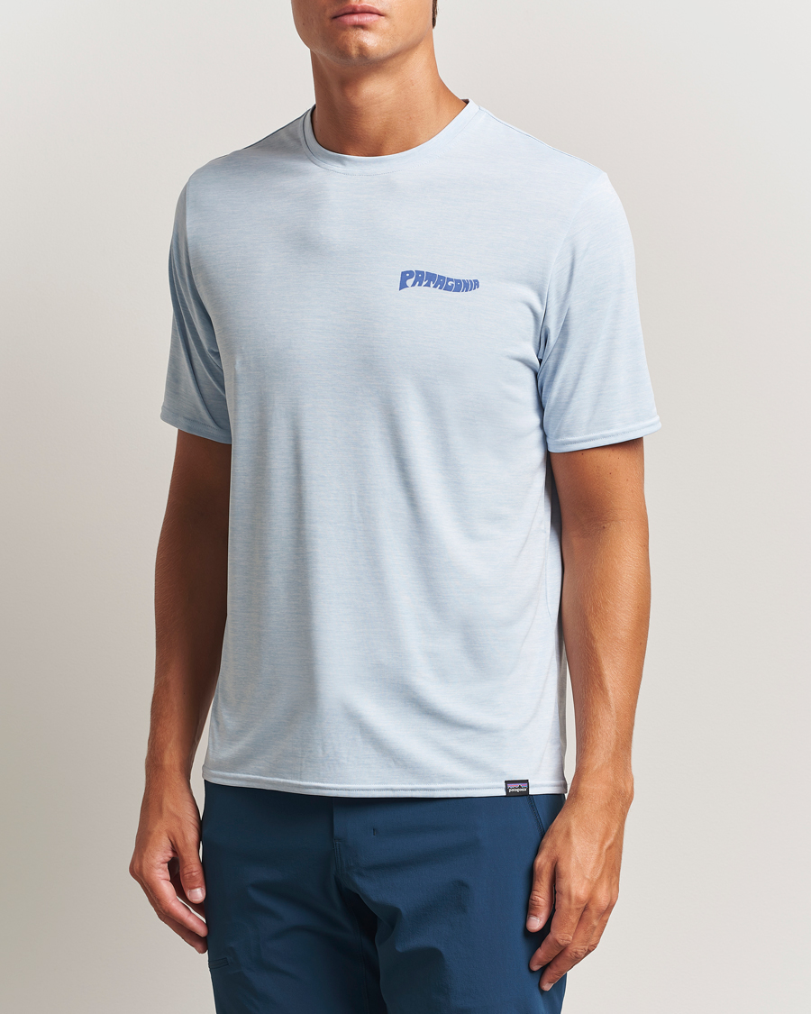 Herr | T-Shirts | Patagonia | Cap Cool Daily Graphic T-Shirt Fleck Blue