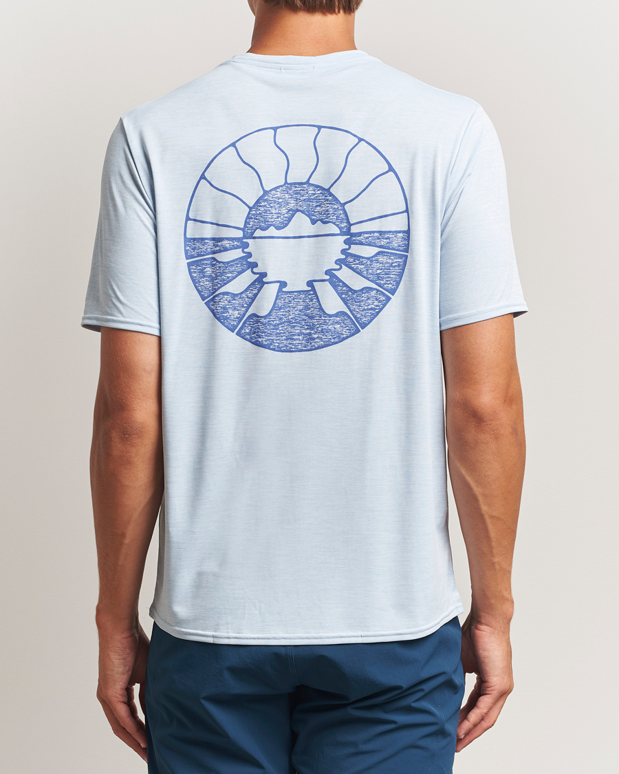Herr | T-Shirts | Patagonia | Cap Cool Daily Graphic T-Shirt Fleck Blue