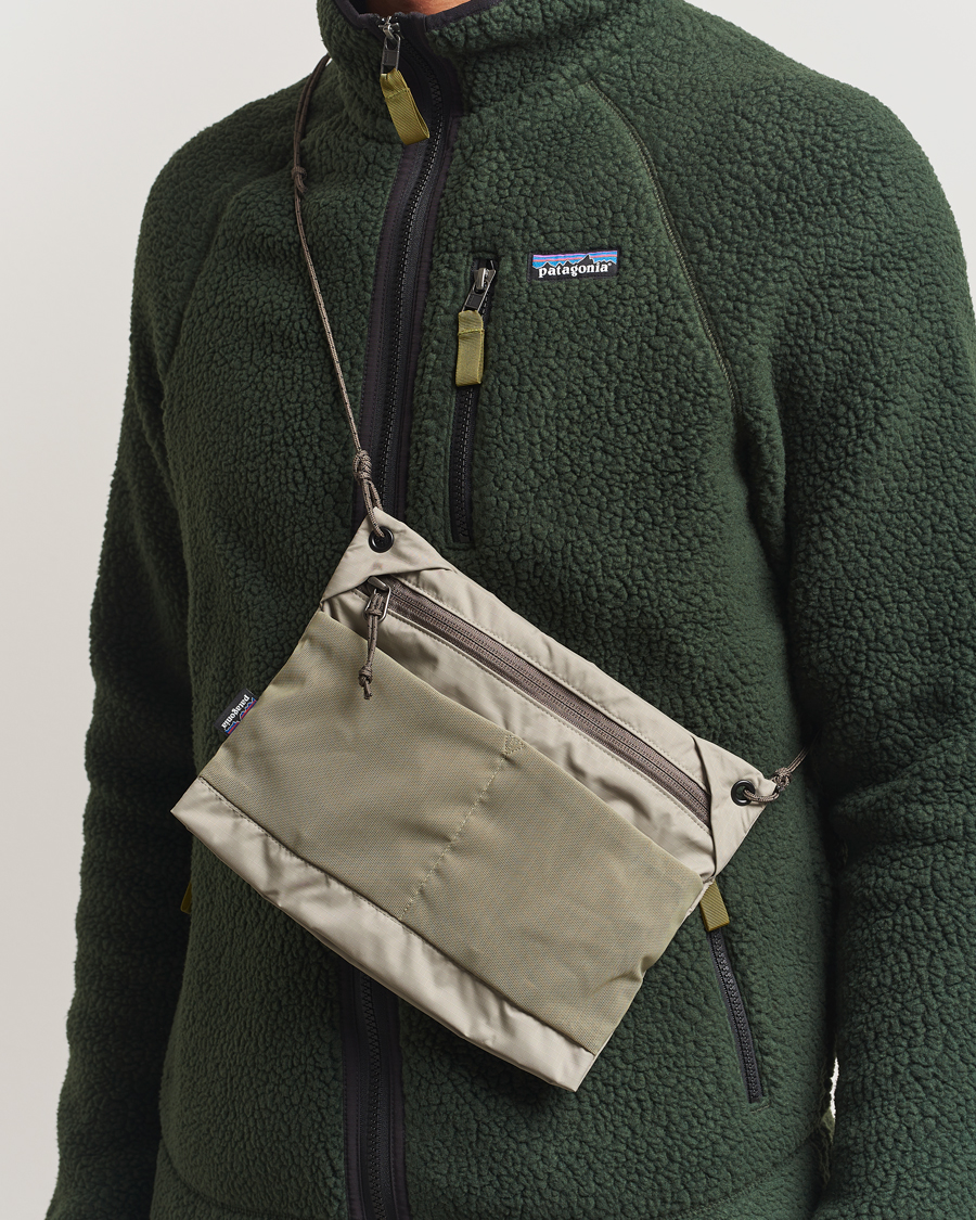 Herr | Väskor | Patagonia | Terravia Sacoche River Rock Green