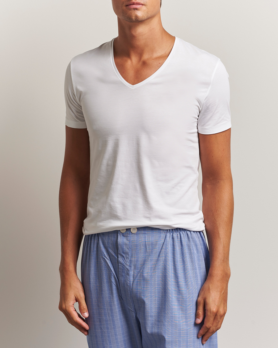 Herr | T-Shirts | Derek Rose | Pima Cotton V-Neck T-Shirt White