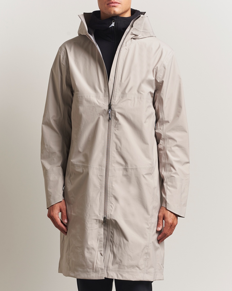 Herr | Jackor | Houdini | One Waterproof Parka Sandstorm