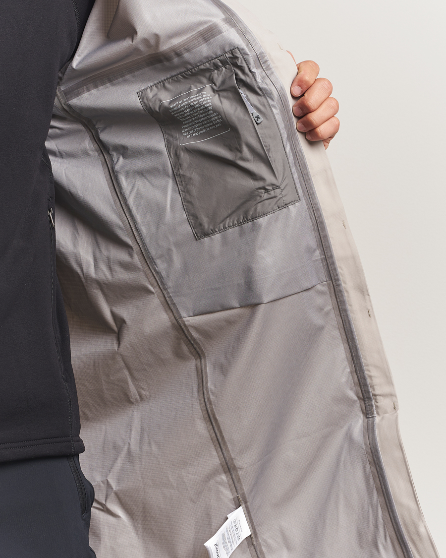 Herr | Jackor | Houdini | One Waterproof Parka Sandstorm
