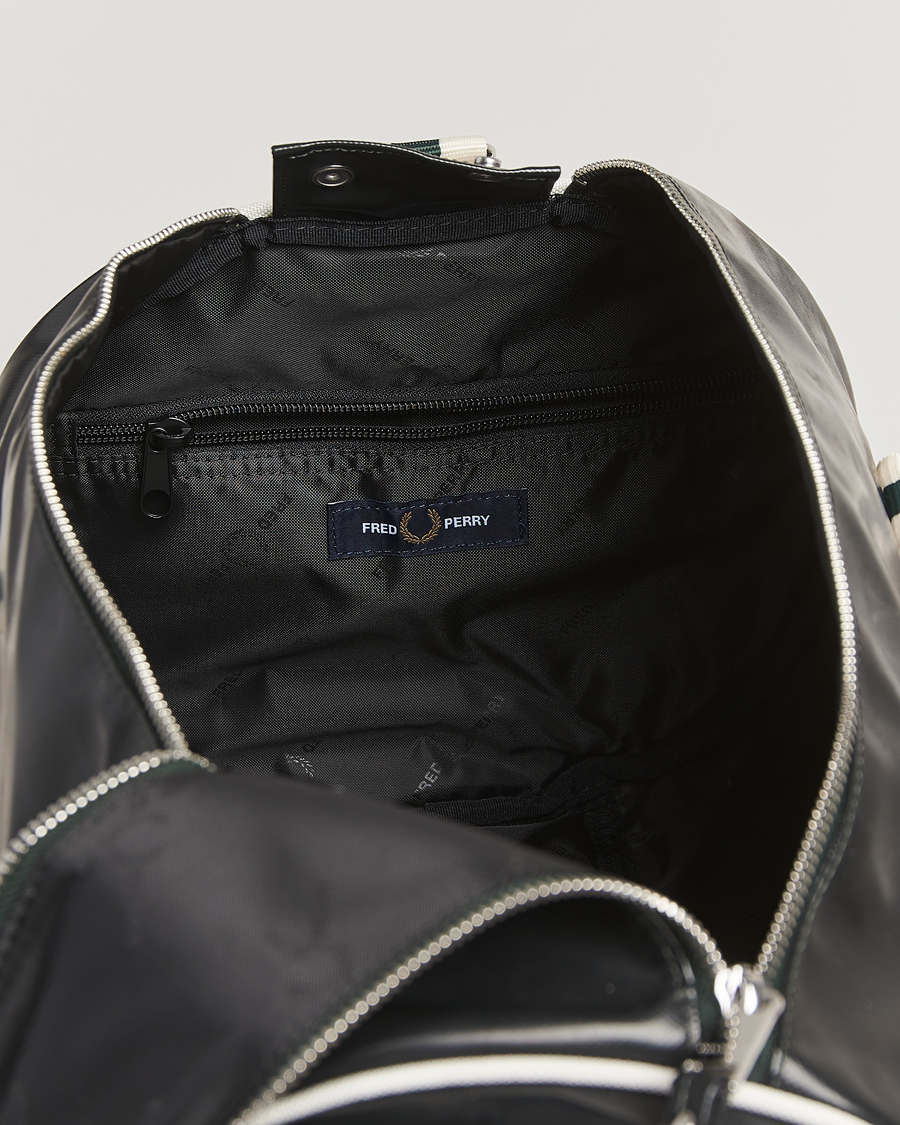 Herr | Väskor | Fred Perry | Classic Barrel Bag Night Green/Ecru