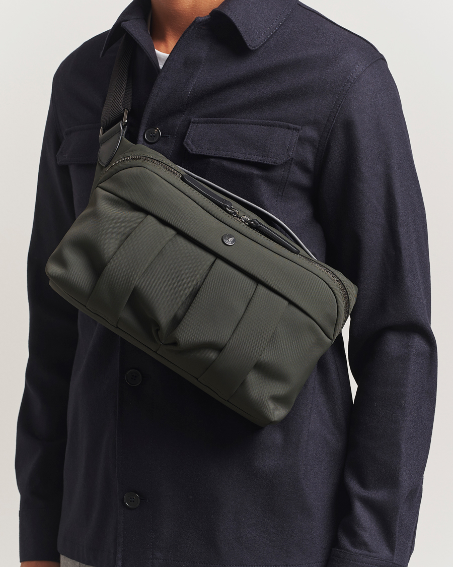 Herr | Väskor | Mismo | M/S Passage Sling Bag Shelter Green/Black