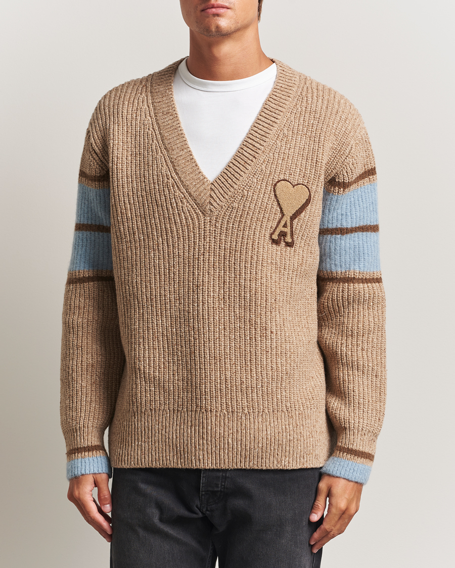 Herr | Tröjor | AMI | Ribbed Wool Knitted V-Neck Camel