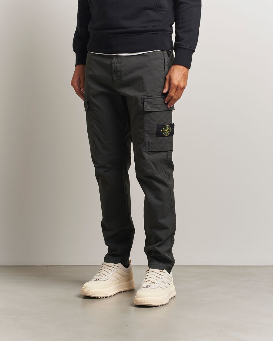 Herr | Byxor | Stone Island | Supima Cotton Stretch Cargo Trousers Lead Grey