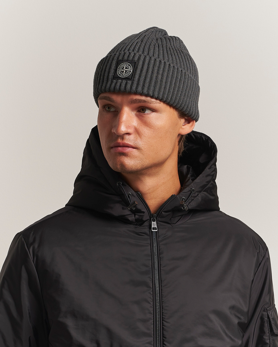 Herr | Stone Island Full Rib Wool Beanie Lead Grey | Stone Island | Full Rib Wool Beanie Lead Grey