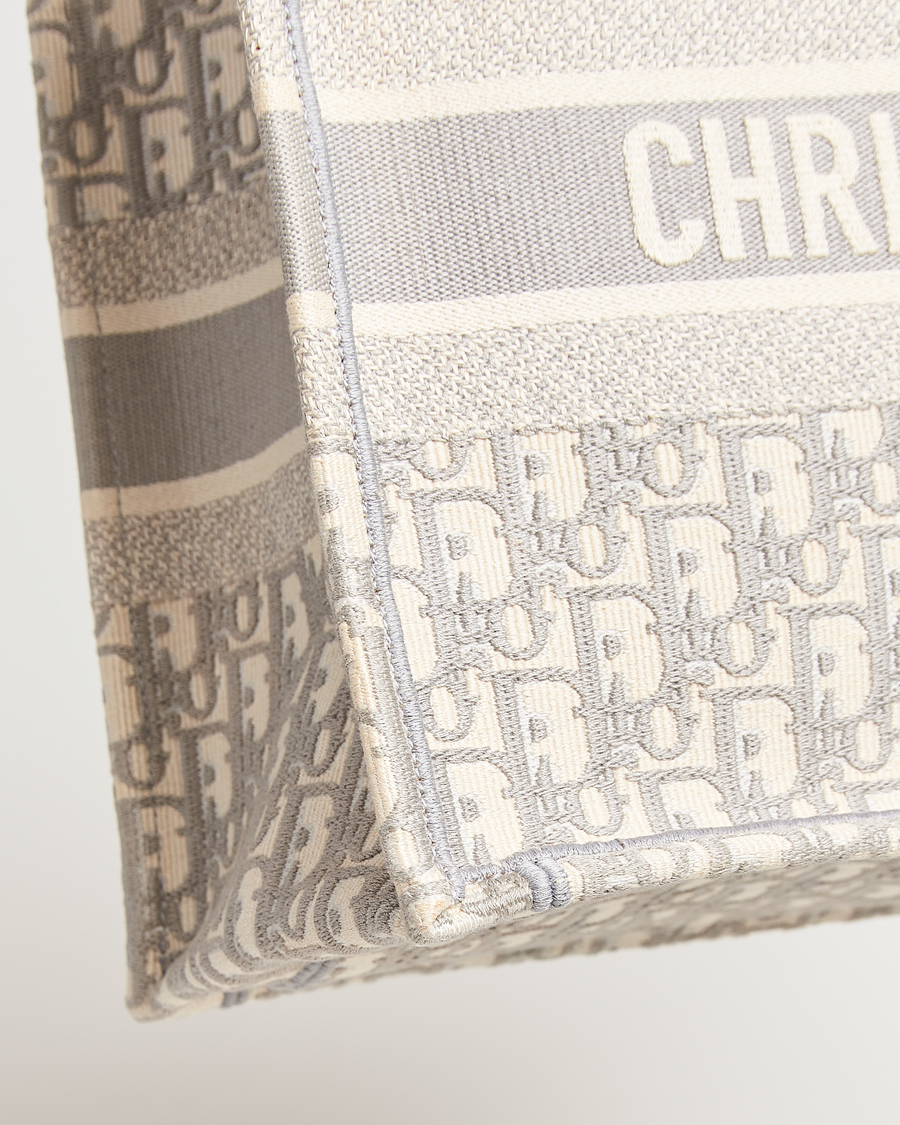 Herr | Pre-Owned & Vintage Bags | Dior Pre-Owned | Medium Dior Book Tote Light grey