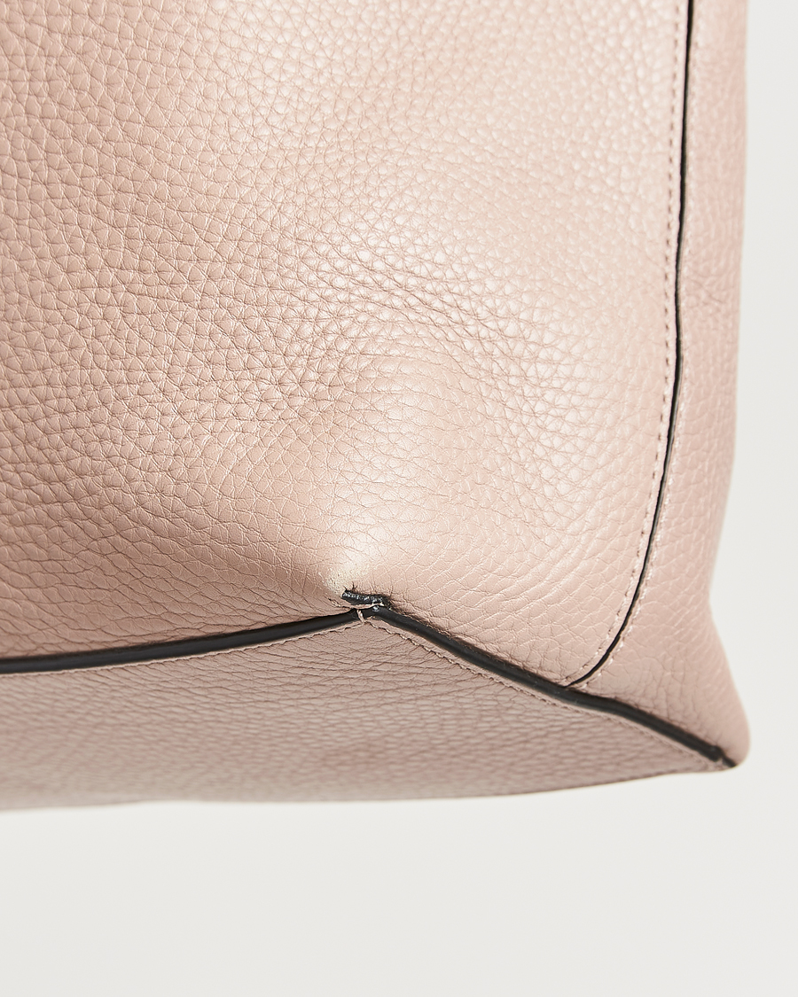Herr | Pre-Owned & Vintage Bags | Valentino Pre-Owned | Medium Rockstud Tote Bag Poudre