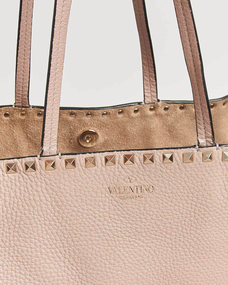 Herr | Pre-Owned & Vintage Bags | Valentino Pre-Owned | Medium Rockstud Tote Bag Poudre