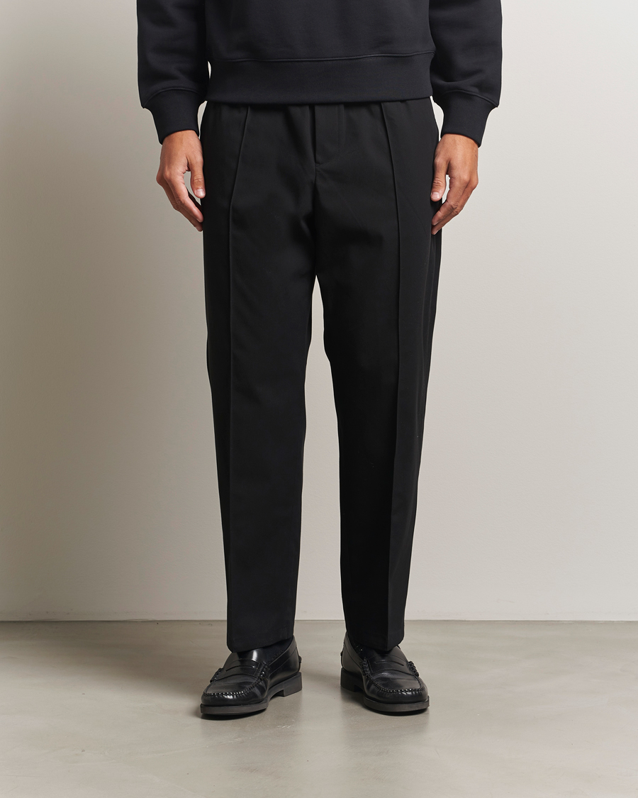 Herr | Byxor | Maison Kitsuné | Cotton Twill Pleated Drawstring Trousers Black
