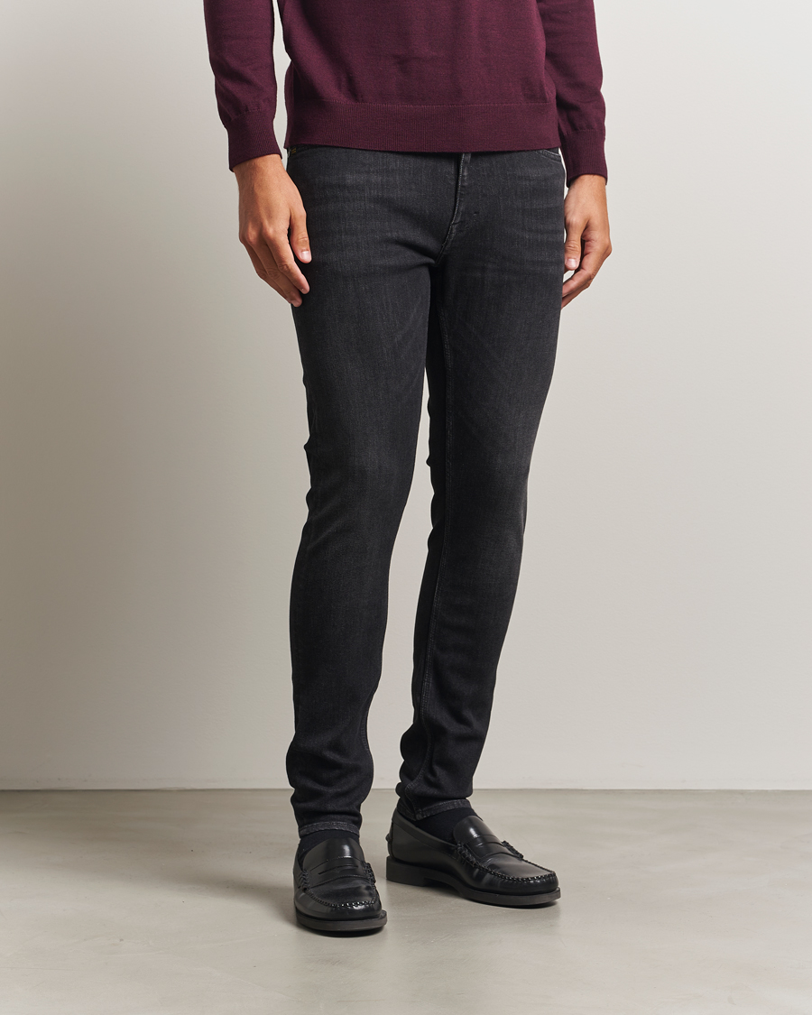 Herr | Byxor | Tiger of Sweden | Evolve Jeans Washed Black
